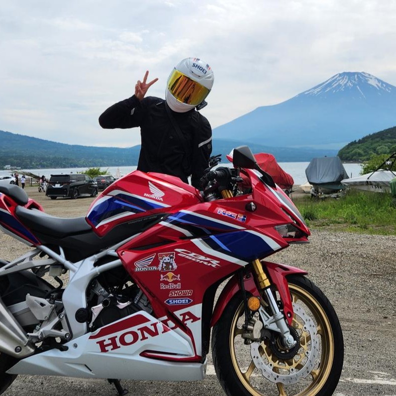 Profile picture Motorcycle and riding gear reviews for women riders